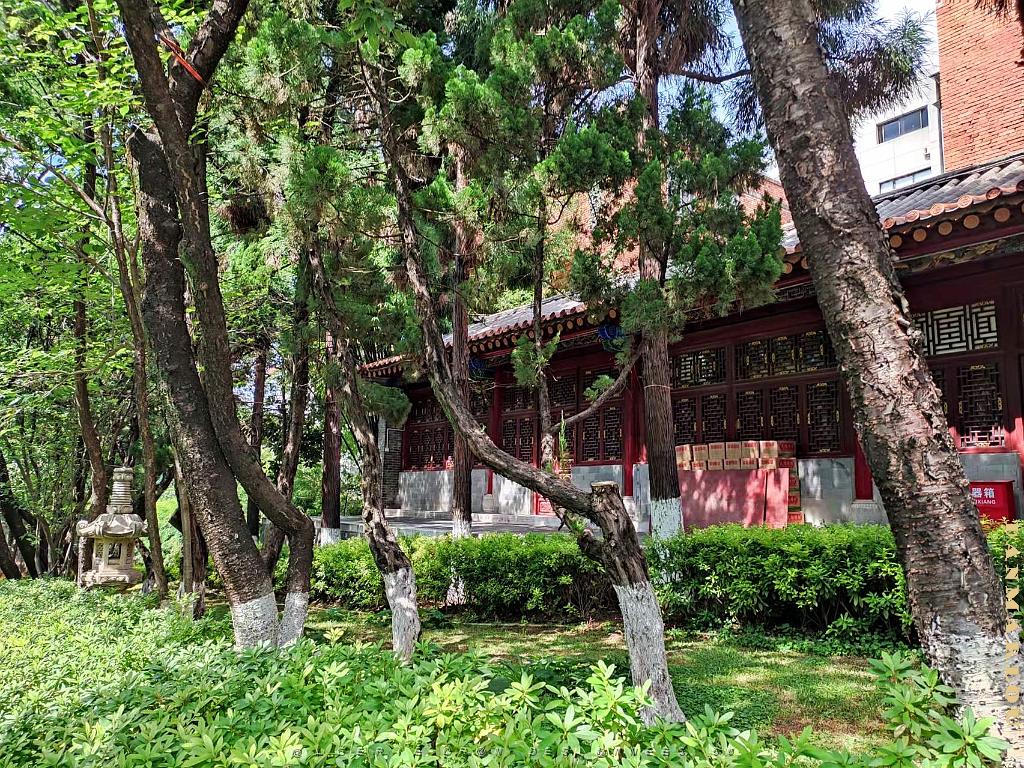 KUNMING - Temple YUANTONG - 06.jpg